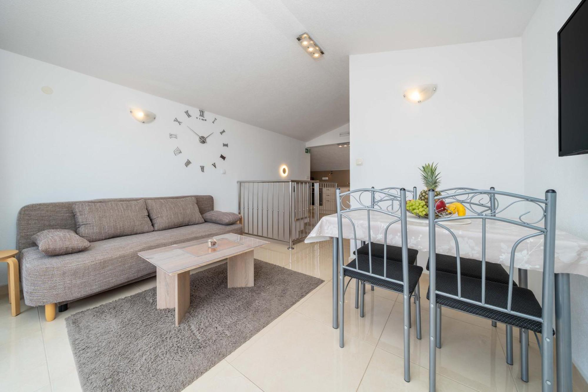 Ela Apartment