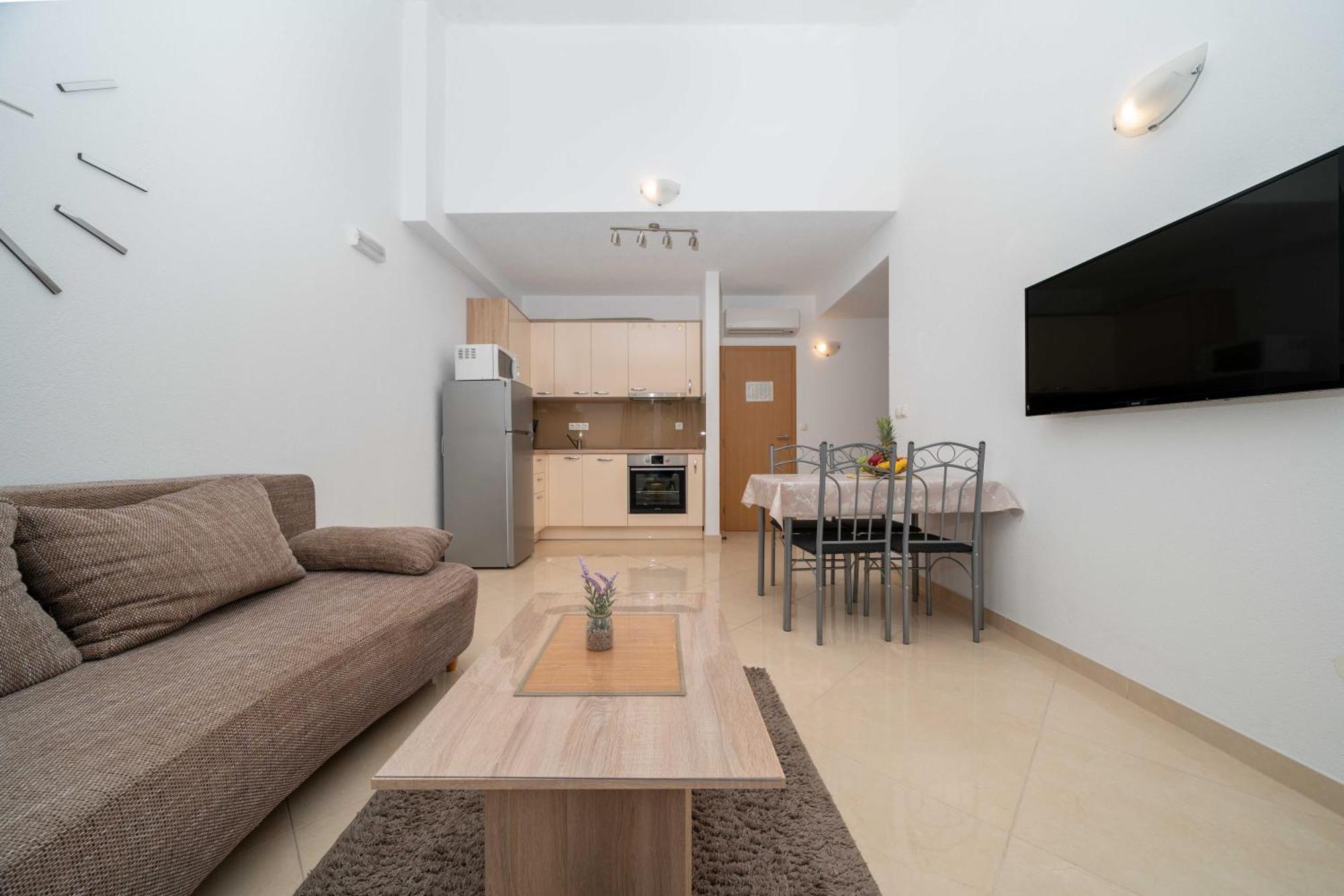Ela Apartment *