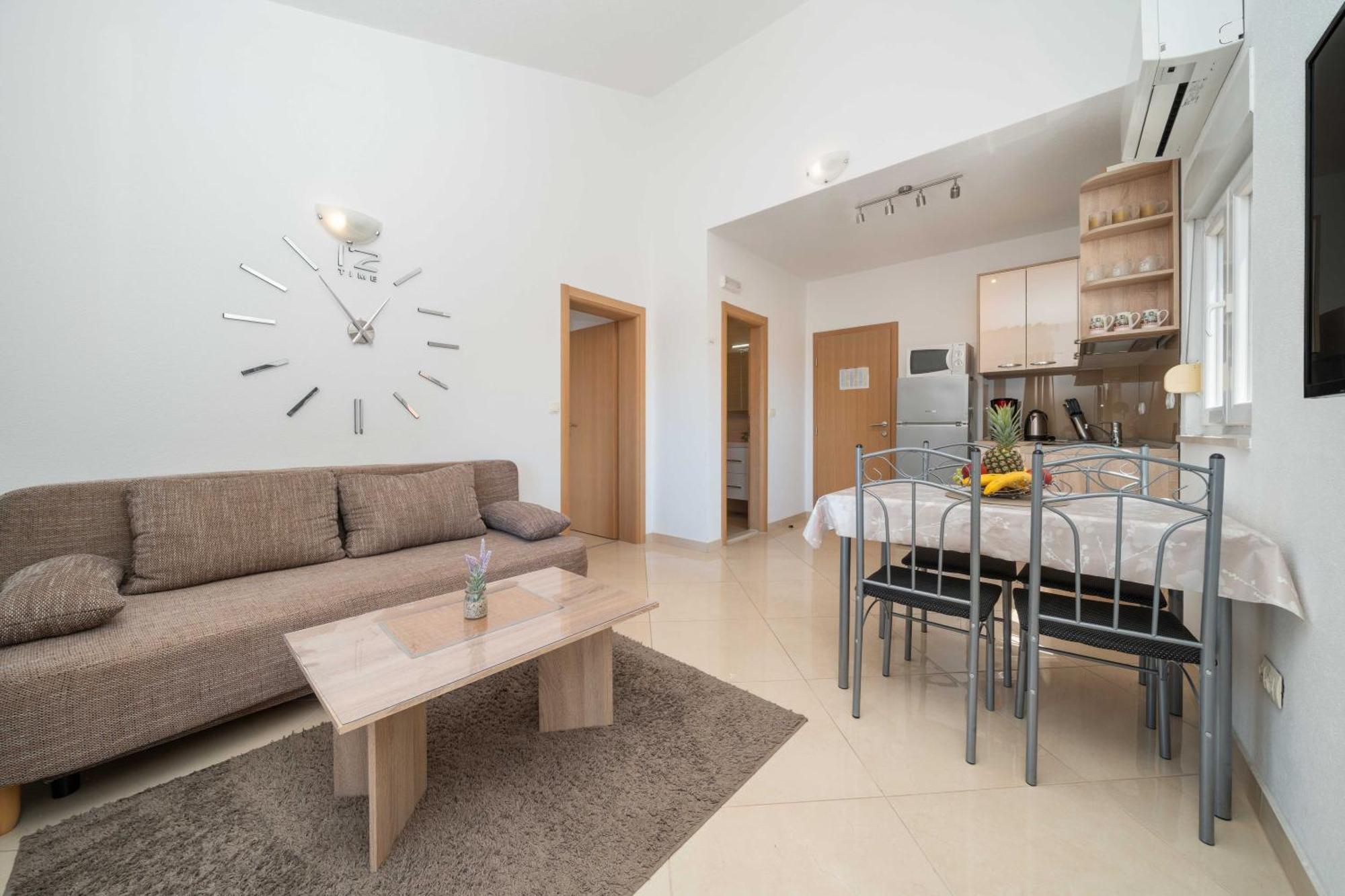 Apartment Ela Makarska