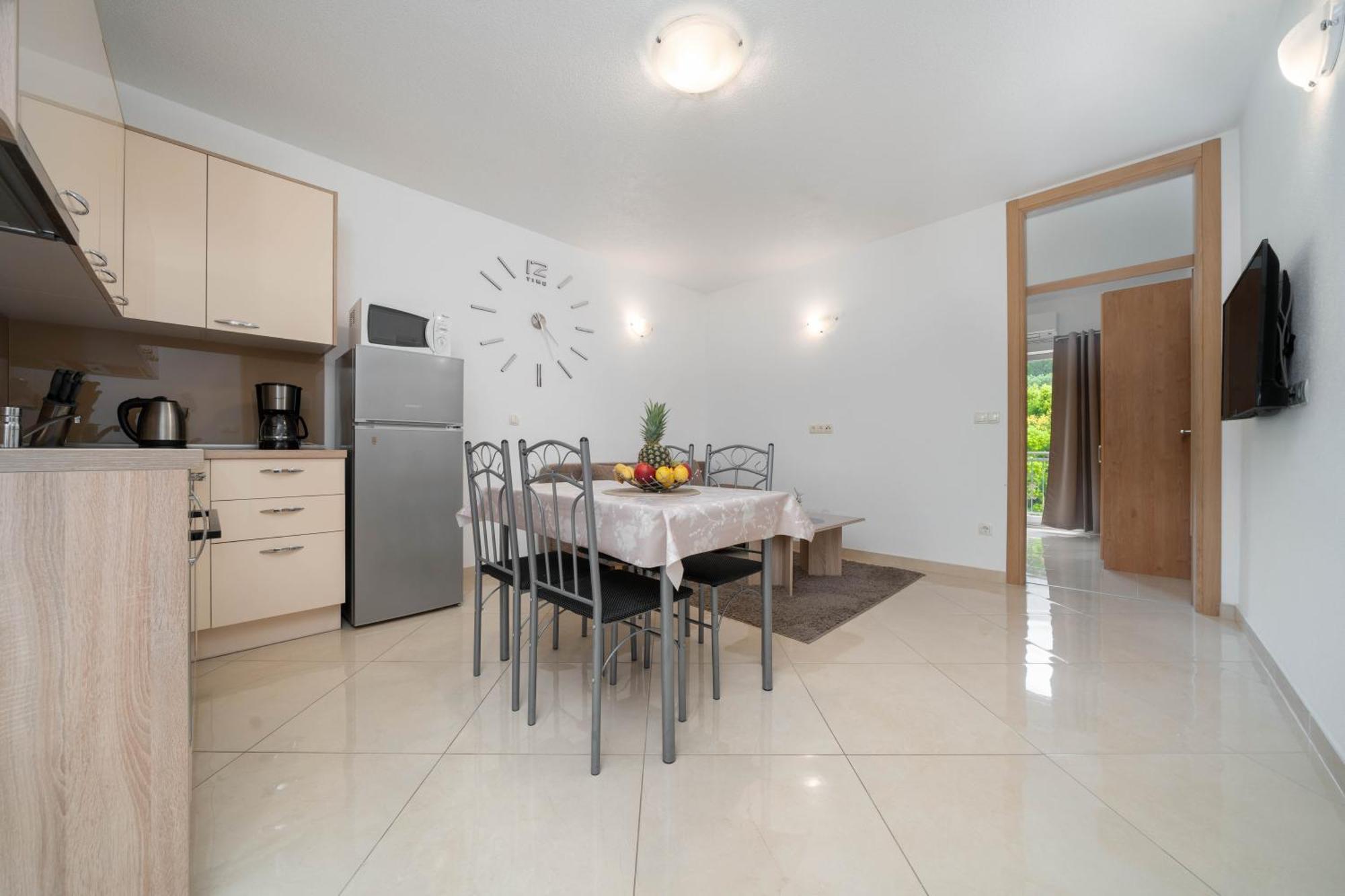 Ela Apartment Makarska