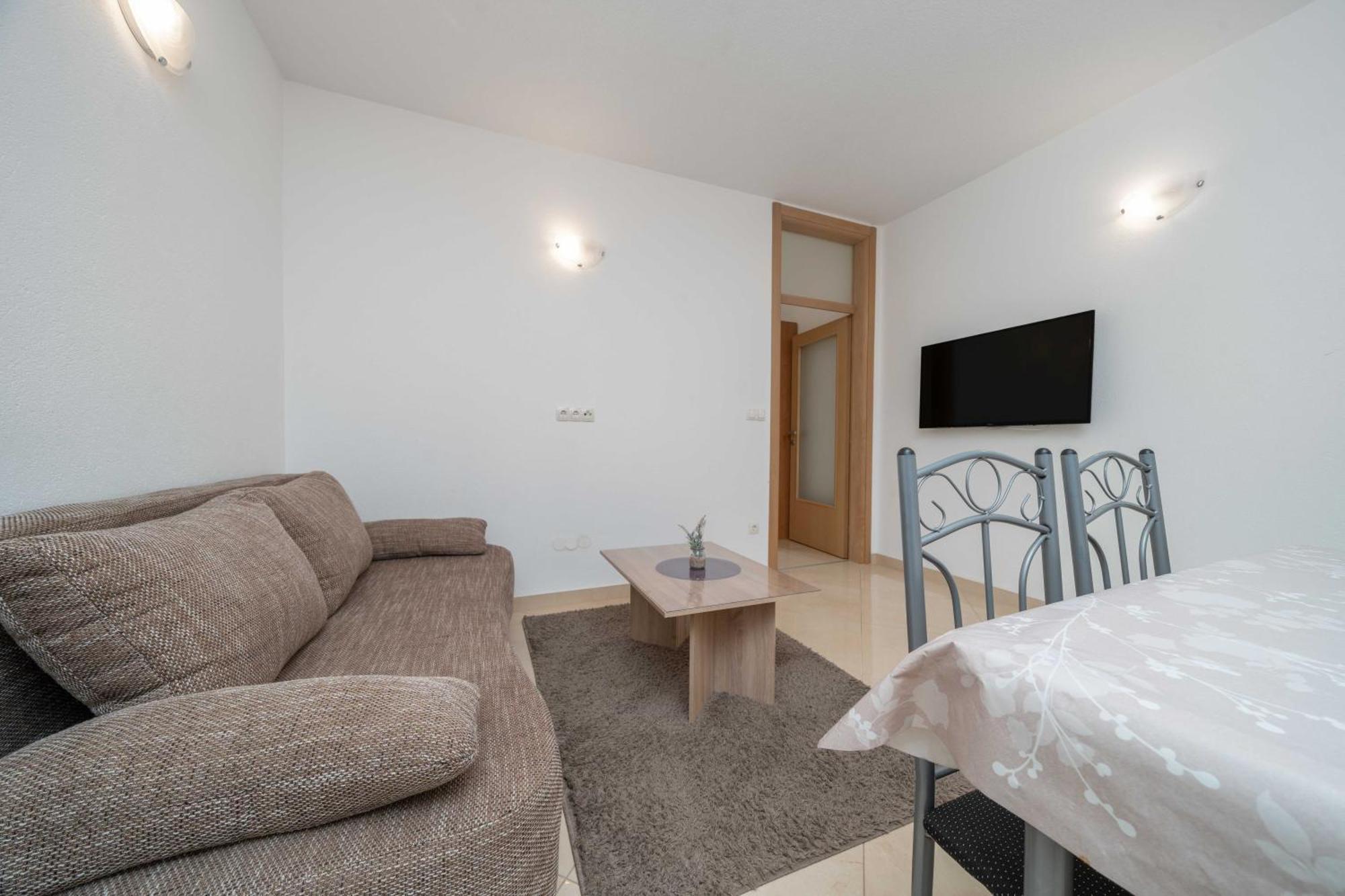 Apartment Ela