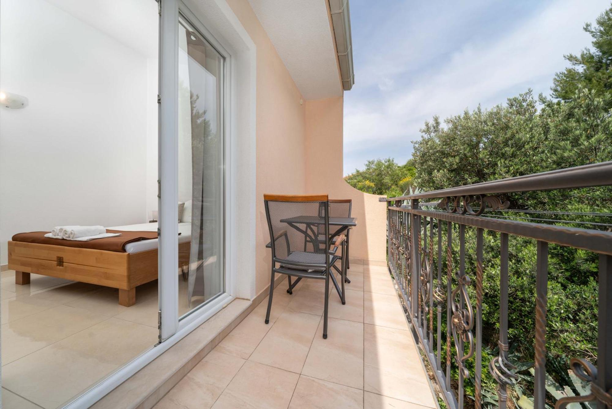 Ela Apartment Makarska